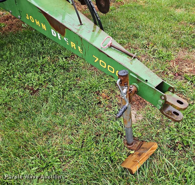 image for item DN7134 John Deere P7000  no-till planter