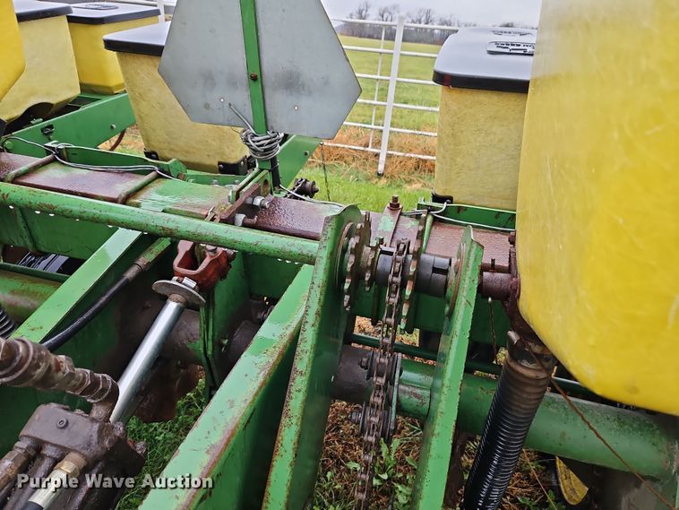 image for item DN7134 John Deere P7000  no-till planter