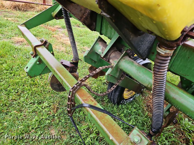 image for item DN7134 John Deere P7000  no-till planter