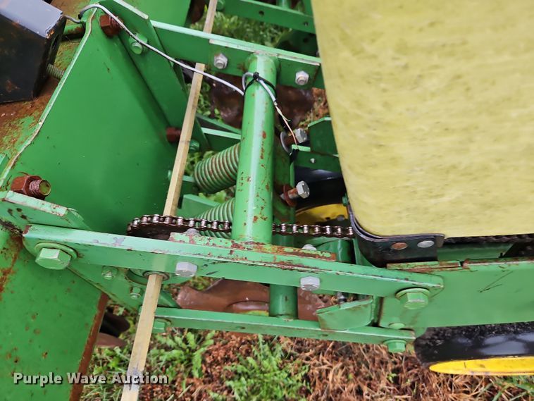 image for item DN7134 John Deere P7000  no-till planter