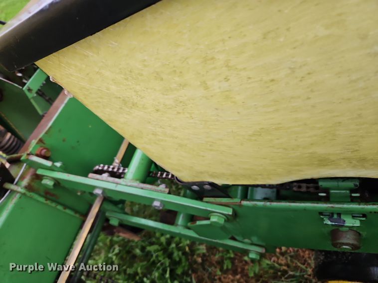 image for item DN7134 John Deere P7000  no-till planter