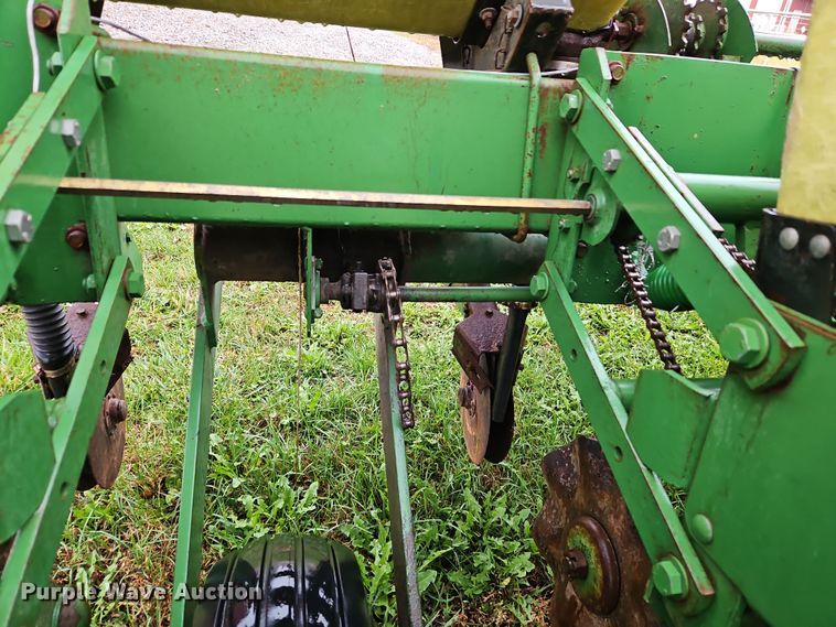 image for item DN7134 John Deere P7000  no-till planter