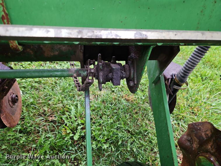 image for item DN7134 John Deere P7000  no-till planter