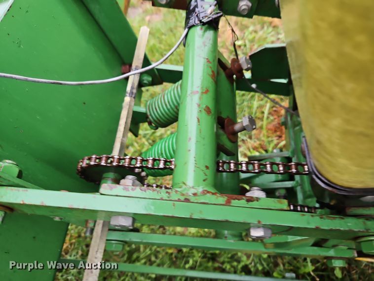 image for item DN7134 John Deere P7000  no-till planter