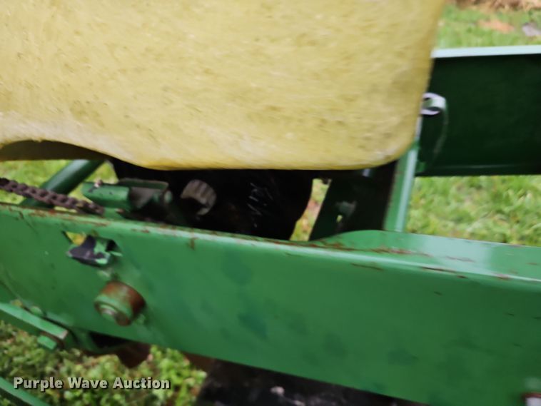 image for item DN7134 John Deere P7000  no-till planter
