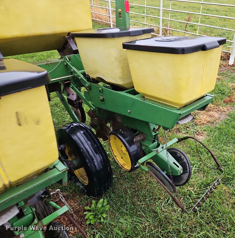 image for item DN7134 John Deere P7000  no-till planter