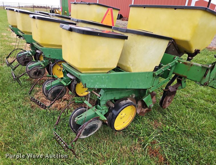image for item DN7134 John Deere P7000  no-till planter