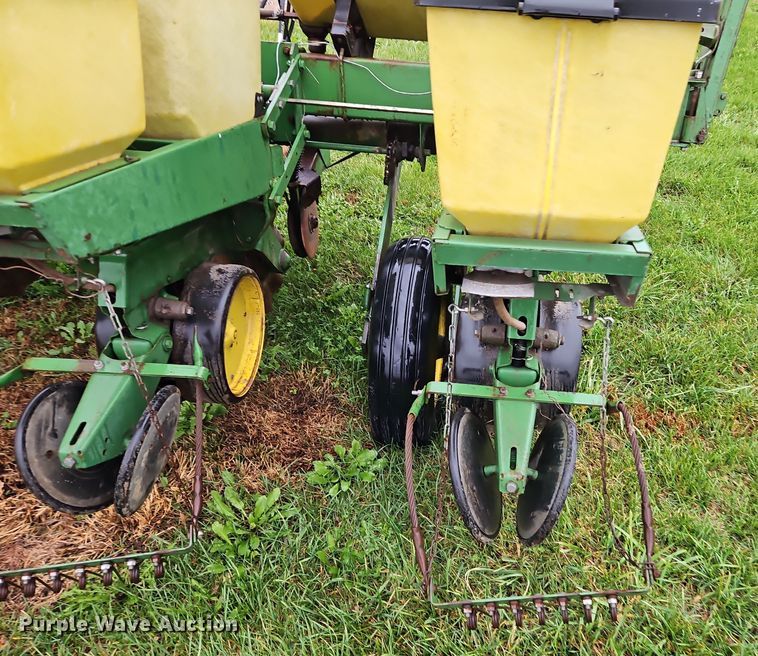 image for item DN7134 John Deere P7000  no-till planter