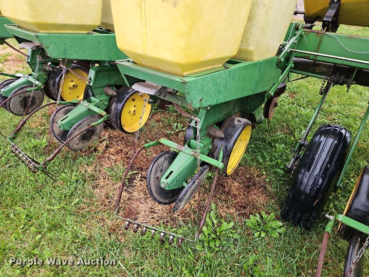 image for item DN7134 John Deere P7000  no-till planter