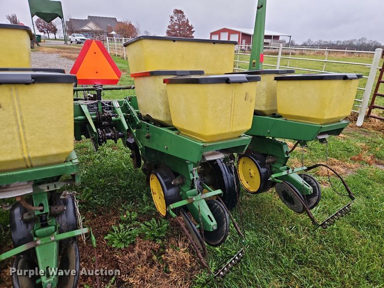 image for item DN7134 John Deere P7000  no-till planter