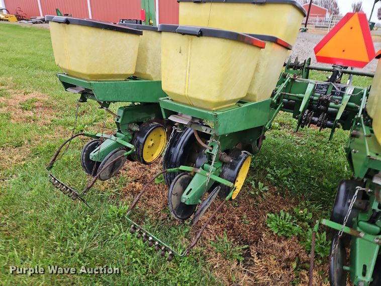 image for item DN7134 John Deere P7000  no-till planter