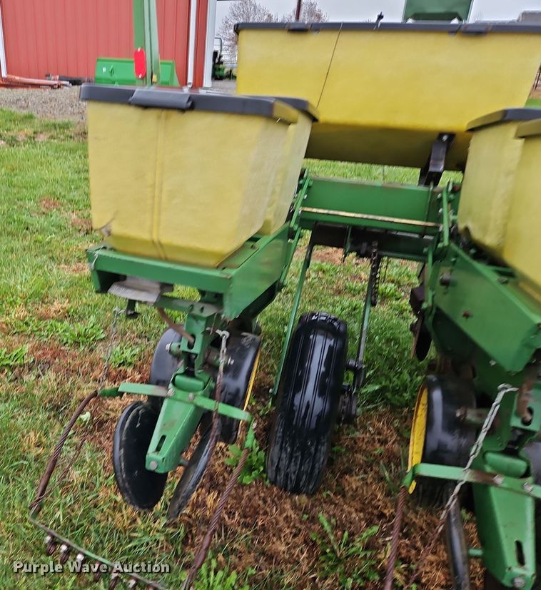 image for item DN7134 John Deere P7000  no-till planter