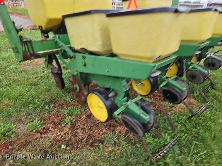 image for item DN7134 John Deere P7000  no-till planter