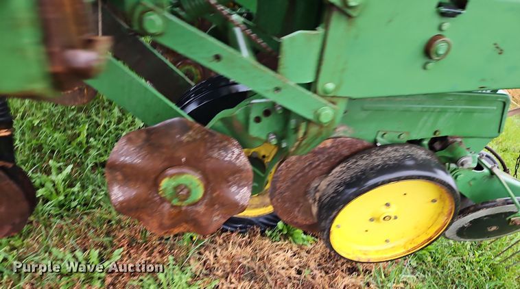 image for item DN7134 John Deere P7000  no-till planter