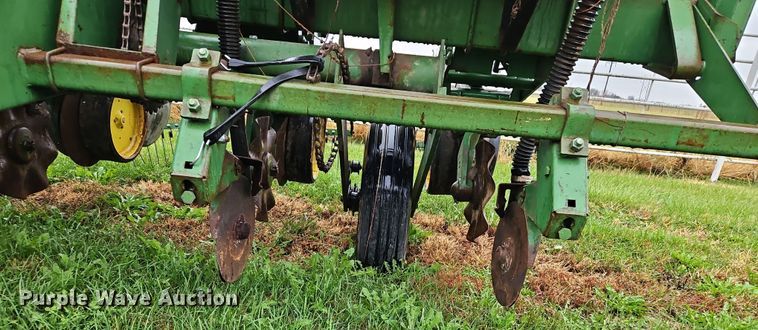 image for item DN7134 John Deere P7000  no-till planter