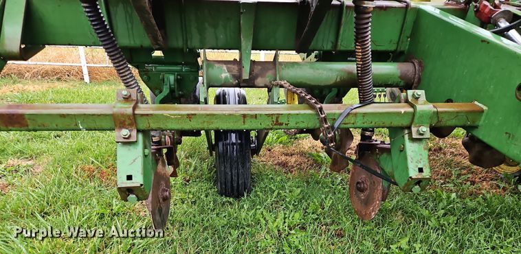 image for item DN7134 John Deere P7000  no-till planter