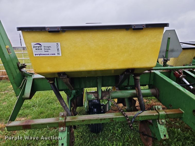 image for item DN7134 John Deere P7000  no-till planter