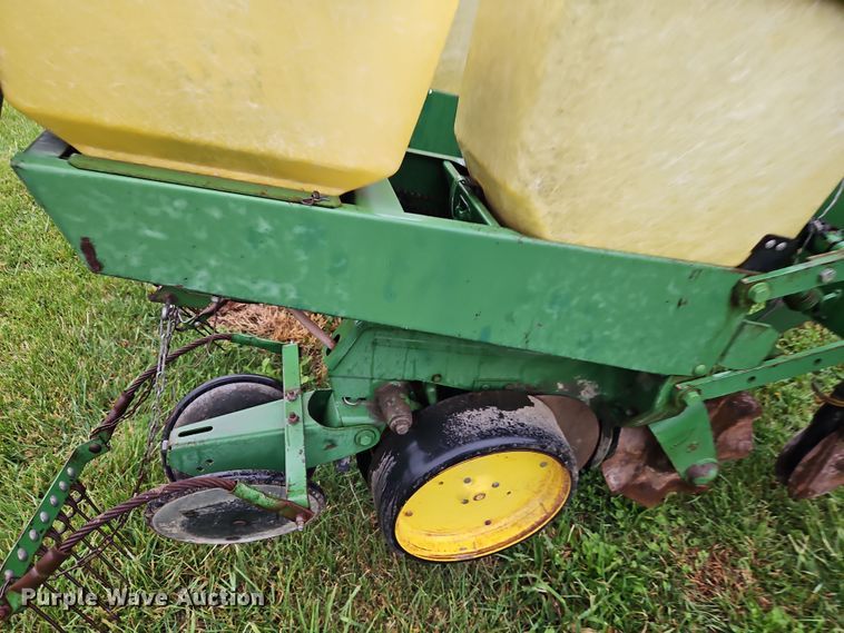 image for item DN7134 John Deere P7000  no-till planter