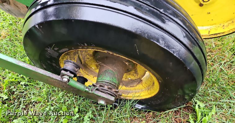 image for item DN7134 John Deere P7000  no-till planter