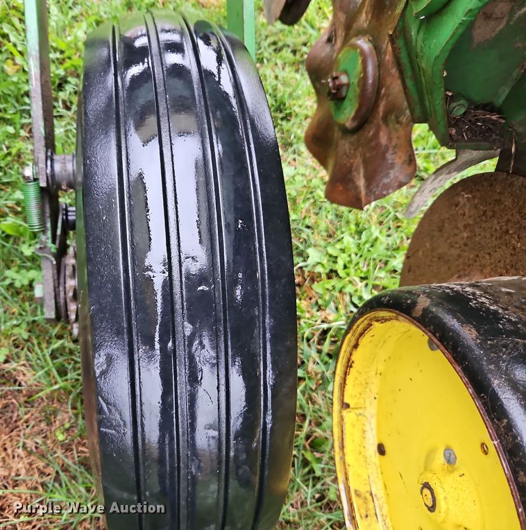 image for item DN7134 John Deere P7000  no-till planter