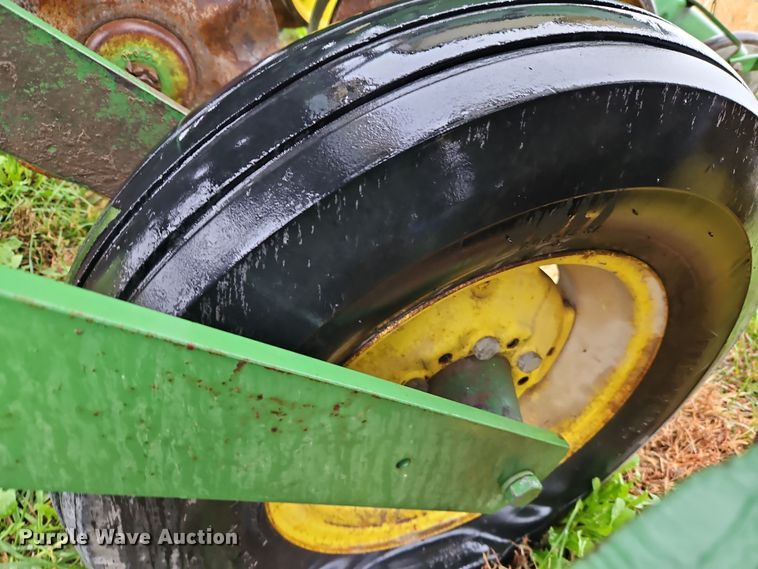 image for item DN7134 John Deere P7000  no-till planter