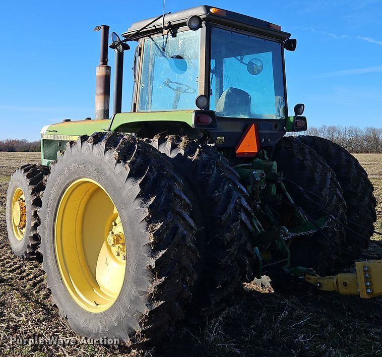 image for item DN7142 1988 John Deere 4850  MFWD tractor
