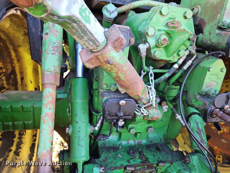 image for item DN7142 1988 John Deere 4850  MFWD tractor