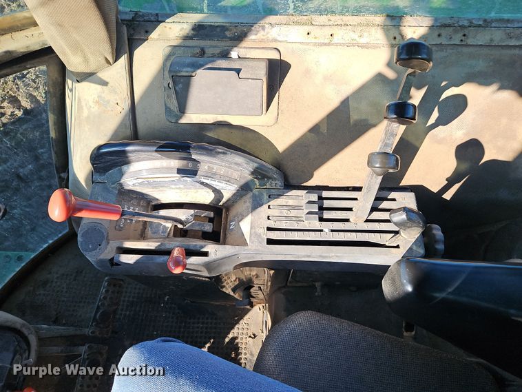 image for item DN7142 1988 John Deere 4850  MFWD tractor