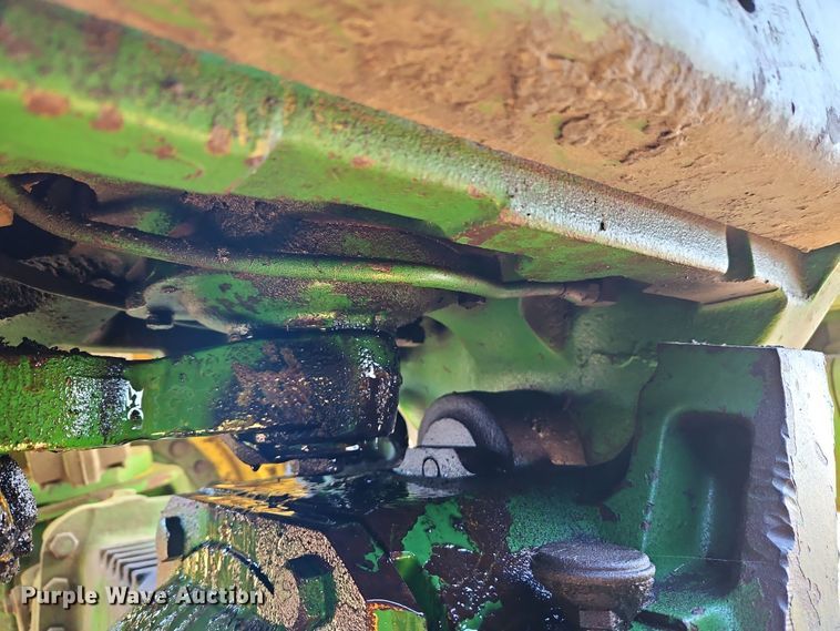 image for item DN7142 1988 John Deere 4850  MFWD tractor