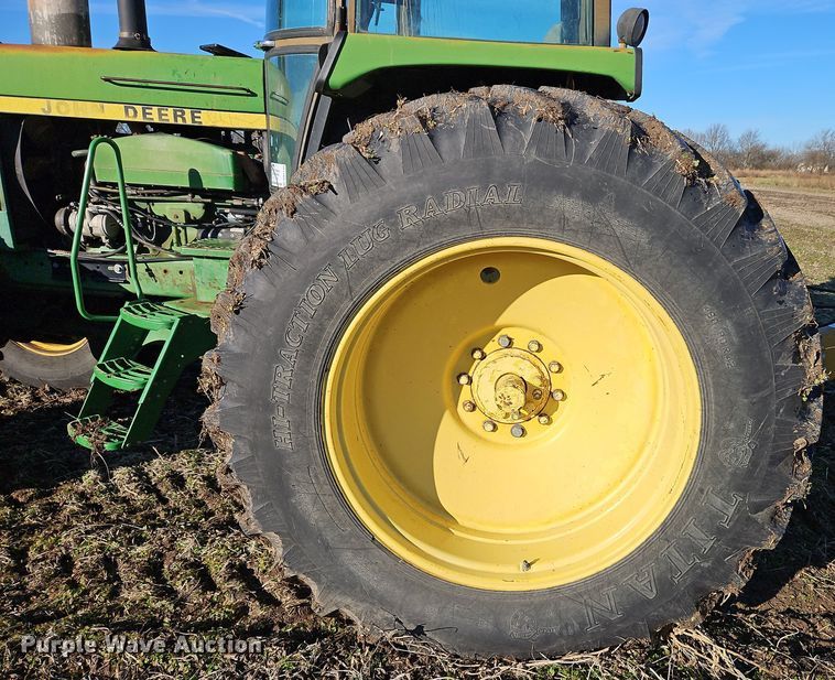 image for item DN7142 1988 John Deere 4850  MFWD tractor