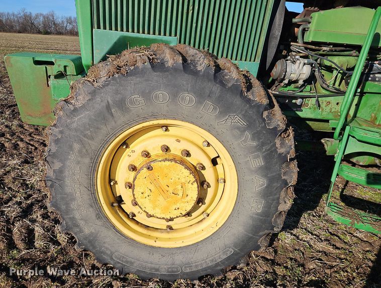 image for item DN7142 1988 John Deere 4850  MFWD tractor
