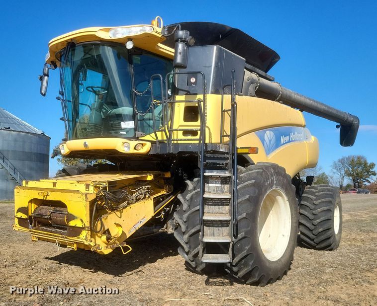 image for item DO4716 2008 New Holland CR9060  combine
