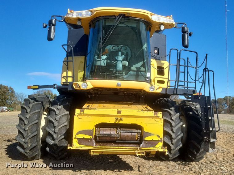 image for item DO4716 2008 New Holland CR9060  combine