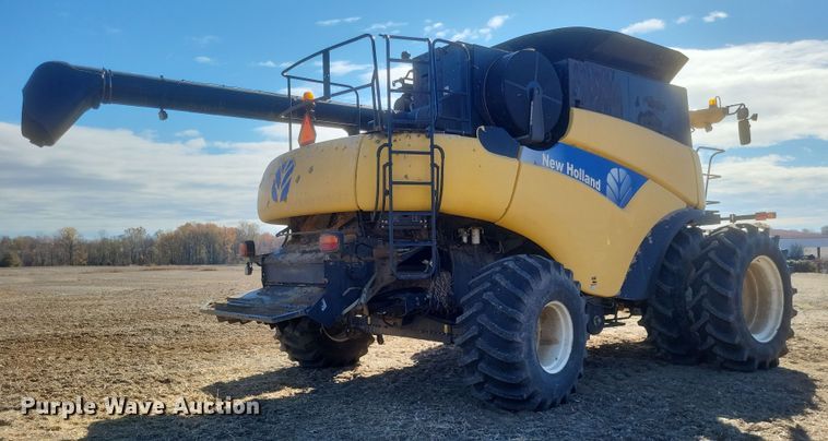 image for item DO4716 2008 New Holland CR9060  combine