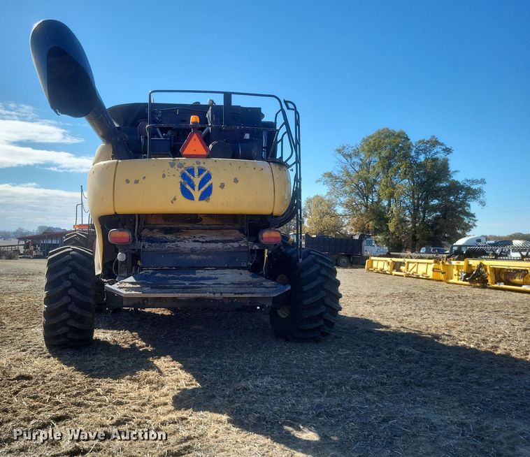 image for item DO4716 2008 New Holland CR9060  combine