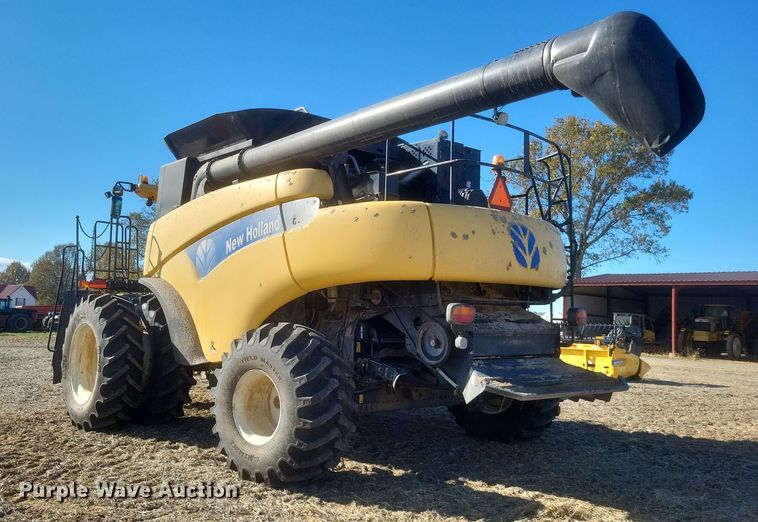 image for item DO4716 2008 New Holland CR9060  combine