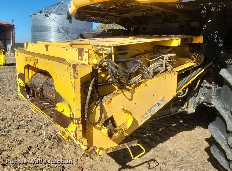 image for item DO4716 2008 New Holland CR9060  combine