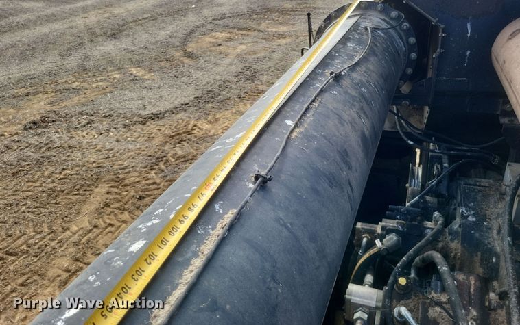 image for item DO4716 2008 New Holland CR9060  combine