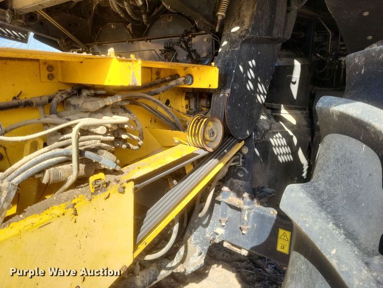 image for item DO4716 2008 New Holland CR9060  combine