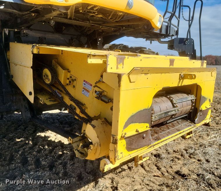 image for item DO4716 2008 New Holland CR9060  combine