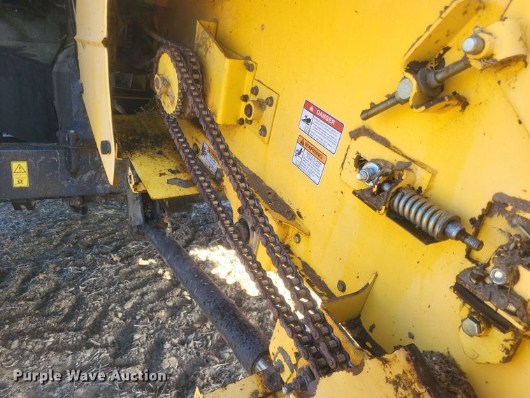 image for item DO4716 2008 New Holland CR9060  combine