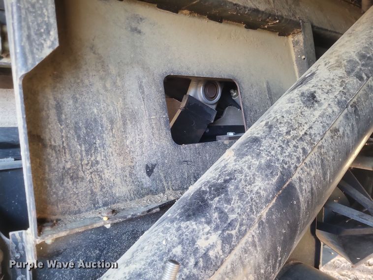 image for item DO4716 2008 New Holland CR9060  combine