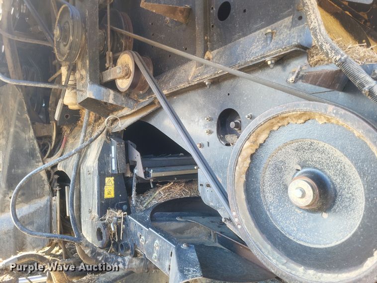 image for item DO4716 2008 New Holland CR9060  combine