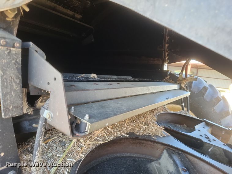 image for item DO4716 2008 New Holland CR9060  combine