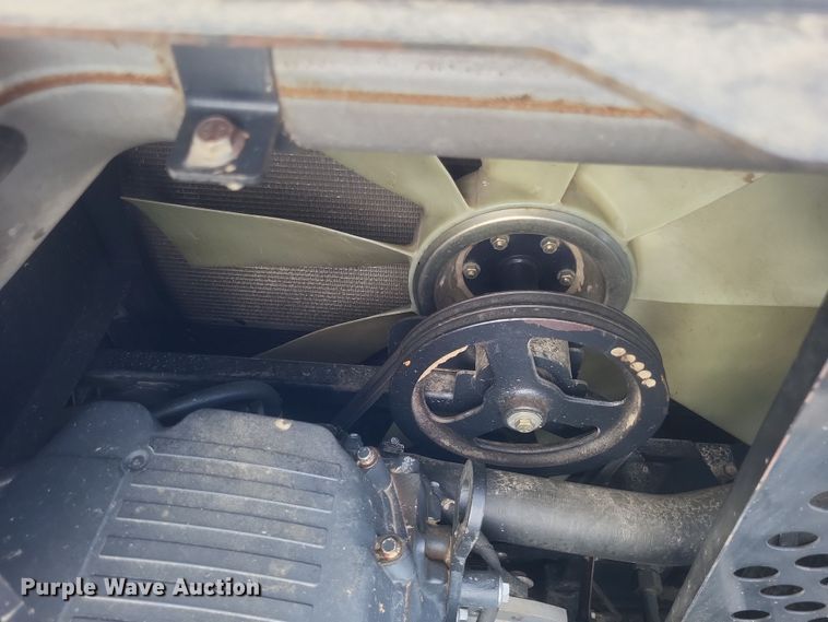 image for item DO4716 2008 New Holland CR9060  combine