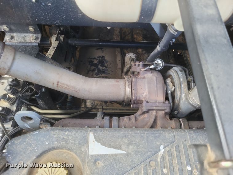 image for item DO4716 2008 New Holland CR9060  combine