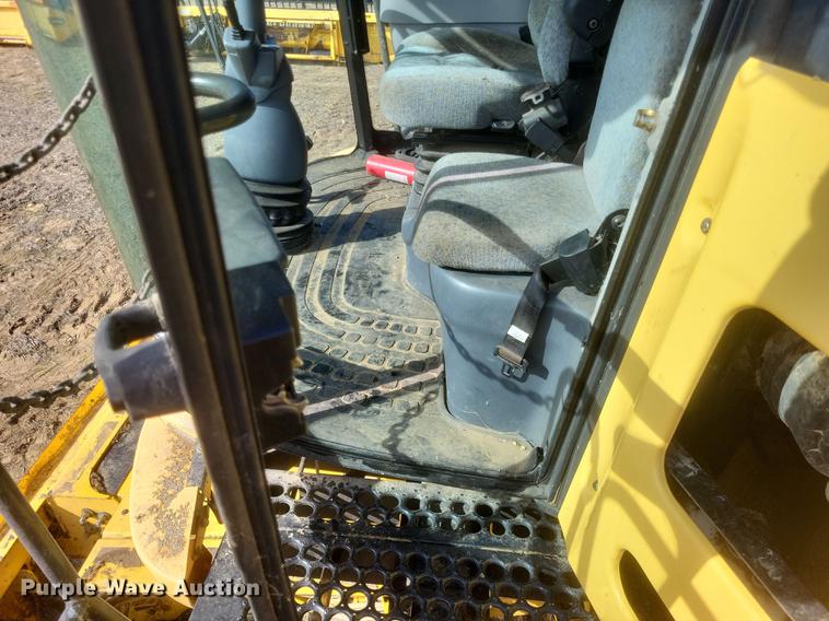 image for item DO4716 2008 New Holland CR9060  combine