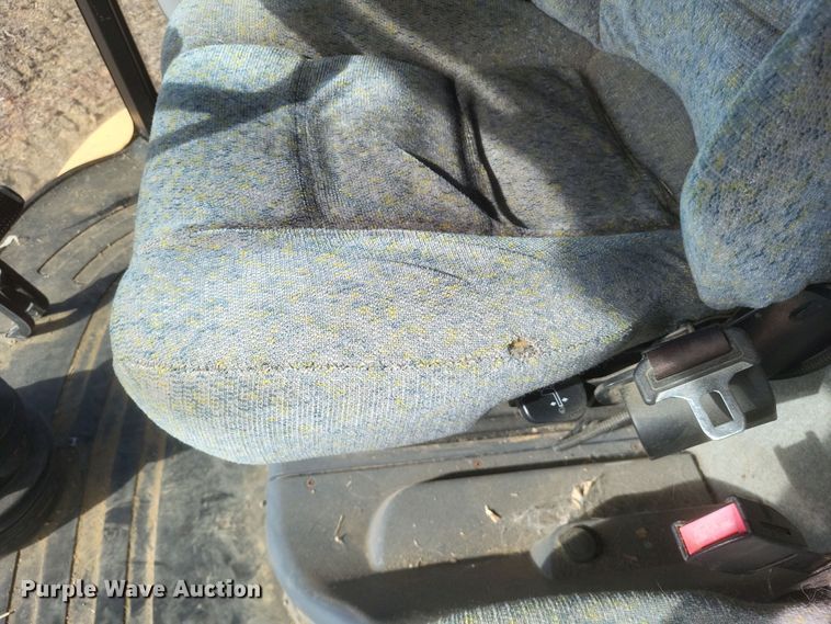 image for item DO4716 2008 New Holland CR9060  combine