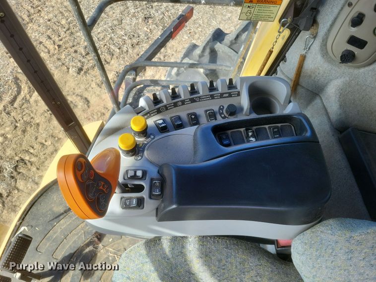 image for item DO4716 2008 New Holland CR9060  combine