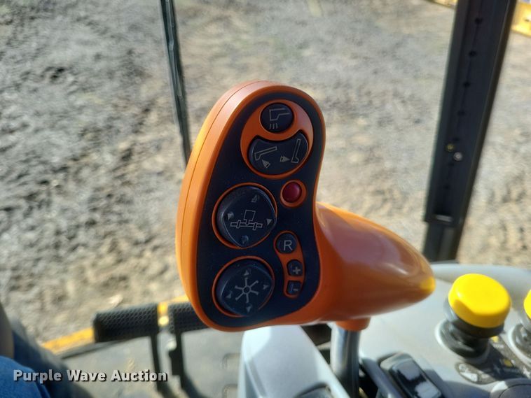 image for item DO4716 2008 New Holland CR9060  combine